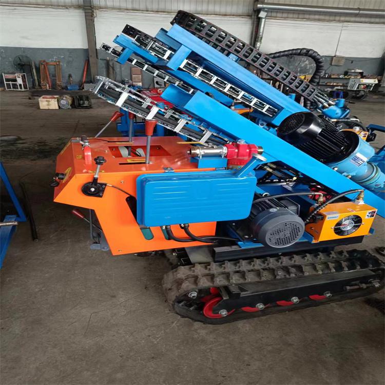 光伏打桩机试机现场-河南雷力机械制造有限公司