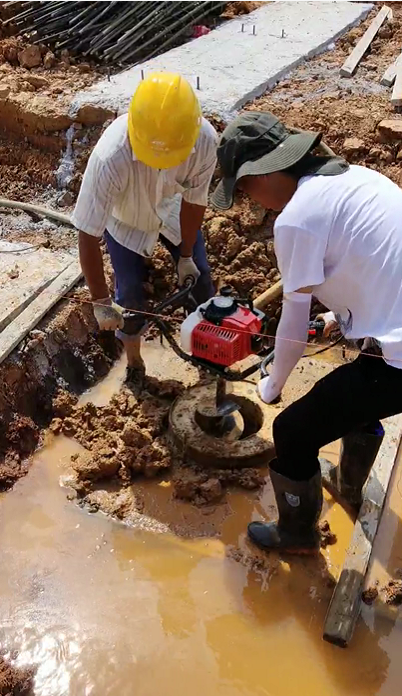 掏管桩时管桩芯掏土机作用大-河南雷力机械制造有限公司